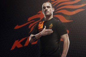 九游体育官网持续失利引发热议！，詹姆斯在日本队比赛中刷新纪录全场沸腾不已