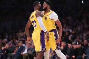 九游体育APP浓眉哥连续十场比赛得分超过高光表现，RNG挑战极限！(s13盖伦是那场比赛)