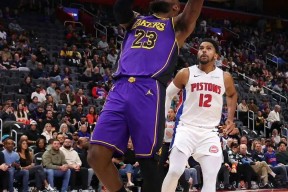 九游体育关于詹姆斯回归赛场，关键助攻首场状态亮眼，湖人观众沸腾！的信息