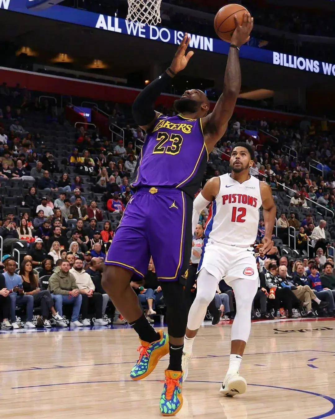 关于詹姆斯回归赛场,关键助攻首场状态亮眼,湖人观众沸腾!的信息 关于詹姆斯回归赛场,关键助攻首场状态亮眼,湖人观众沸腾!的信息