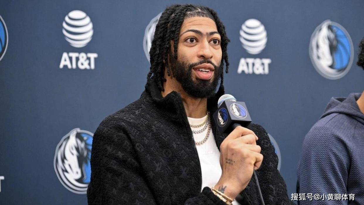 包含浓眉哥回归赛场，赛况扑朔迷离首场状态亮眼，独行侠观众沸腾！的词条