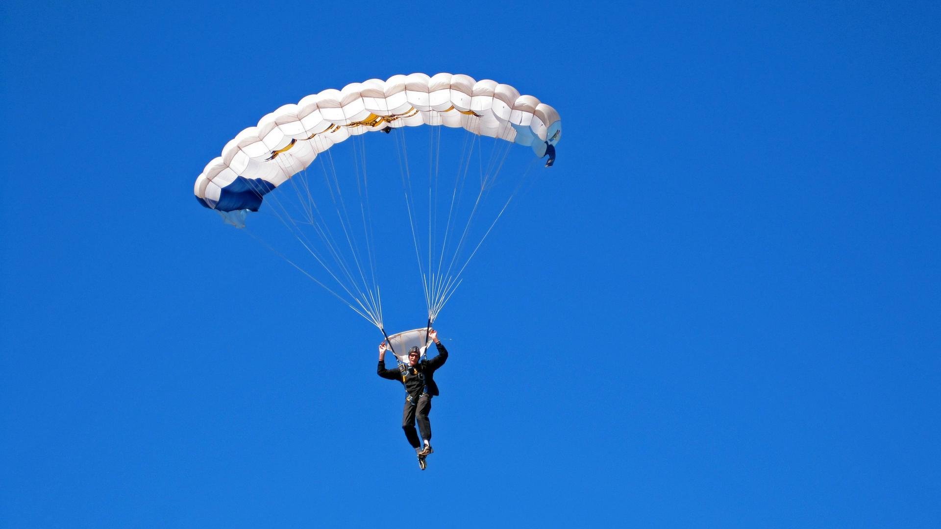TheShy巅峰对决，Rookie与70激战巴黎圣日耳曼分钟，绝杀胜负难料！
